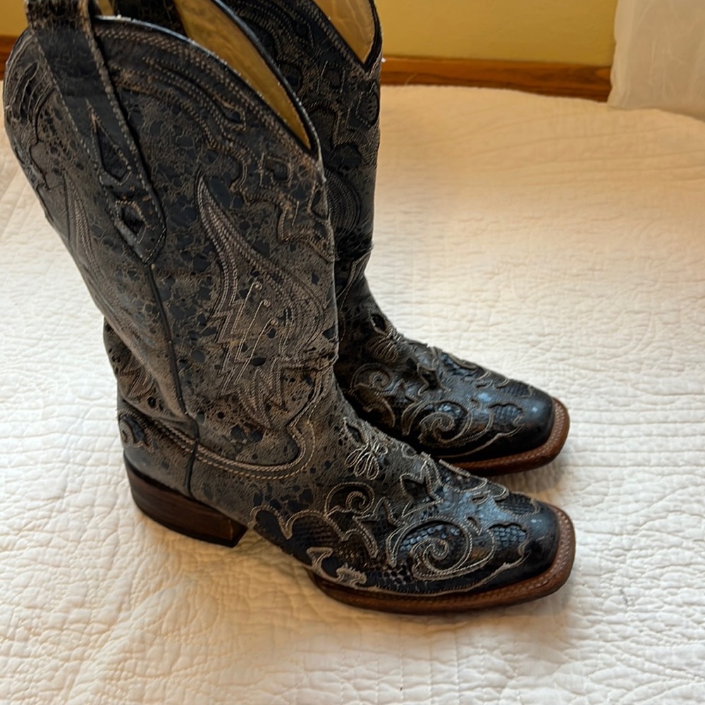 Corral boots